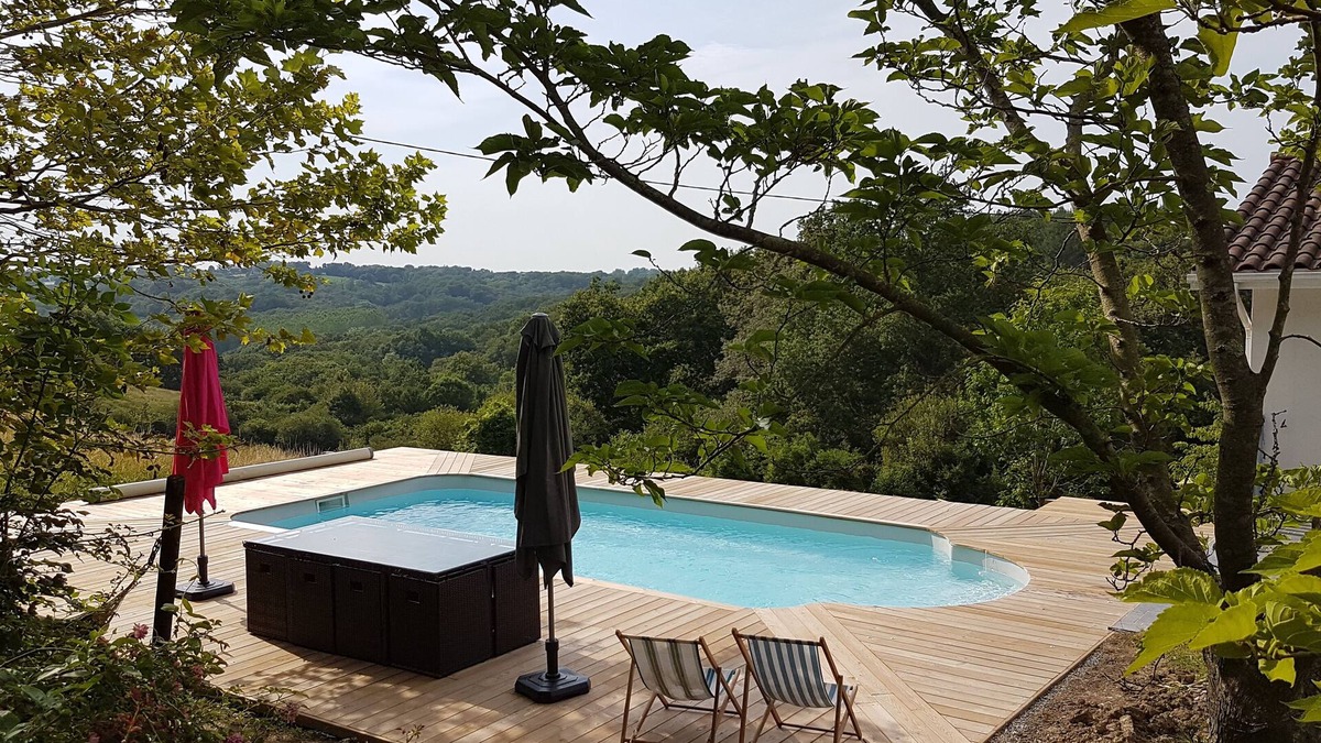 Saint-Barthelemy House | Spacious 8-person villa with pool and magnificent view near Biarritz-Hossegor