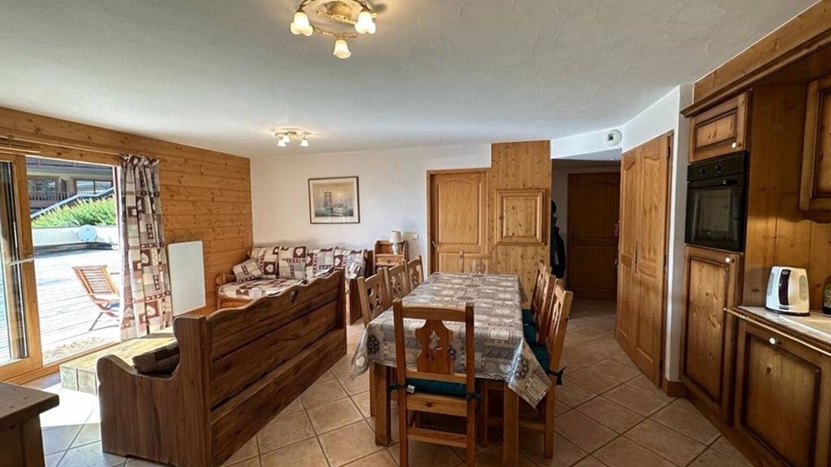 Cohennoz Apartment | Spacious 8-Person Apartment with Terrace, Pool & Wi-Fi in Crest-Voland