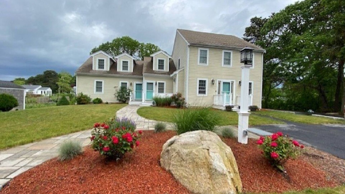 West Yarmouth House | Spacious 840 SF home within walking distance to 2 beaches. Sleeps 4.