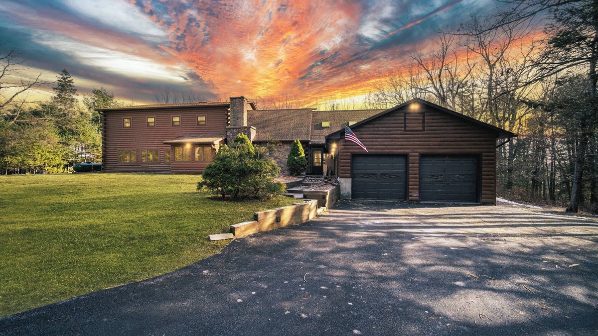 Rock Hill Villa | Spacious 8BR Catskills Cabin w/Game Room & Deck