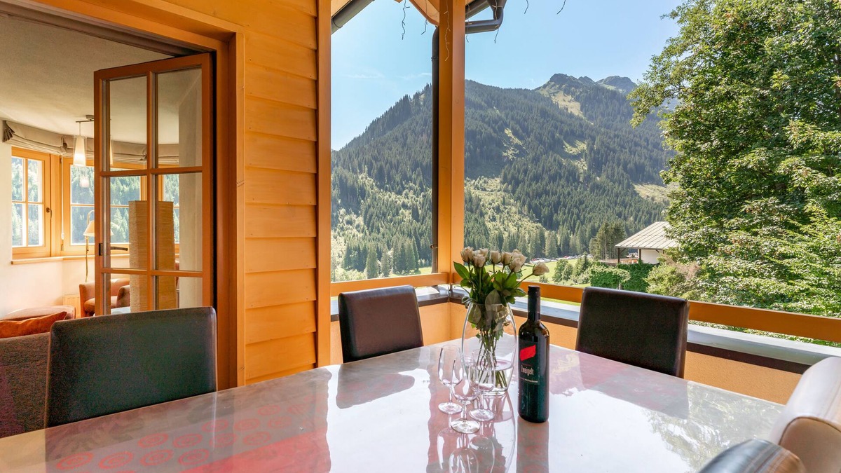 Hinterglemm Ski Chalet | Spacious apartment with beautiful views and sauna