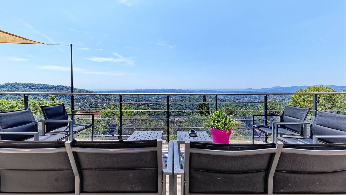 Magagnosc Villa | Spacious air-conditioned villa, heated pool and SPA, breathtaking views.