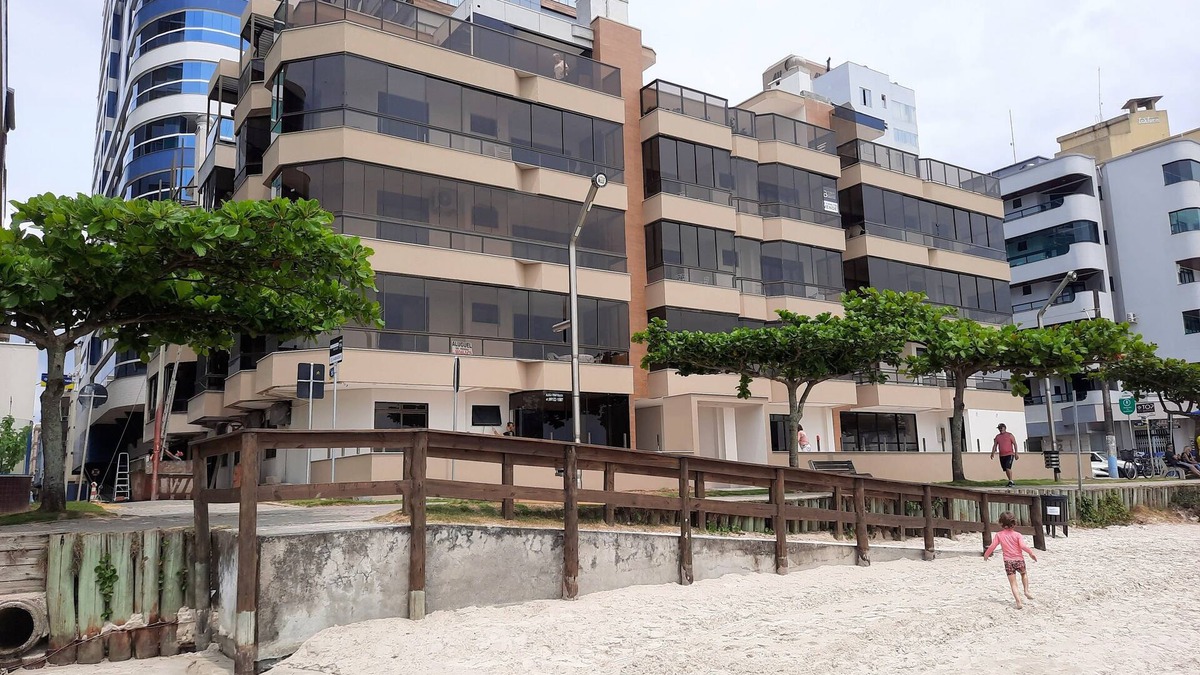 Itapema Apartment | Spacious, airy, well located apartment and walk in the sand
