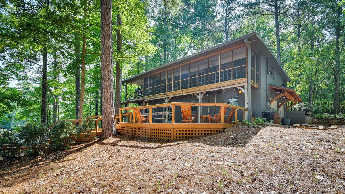 Alexander City House | Spacious Alexander City Retreat w/Private Dock!