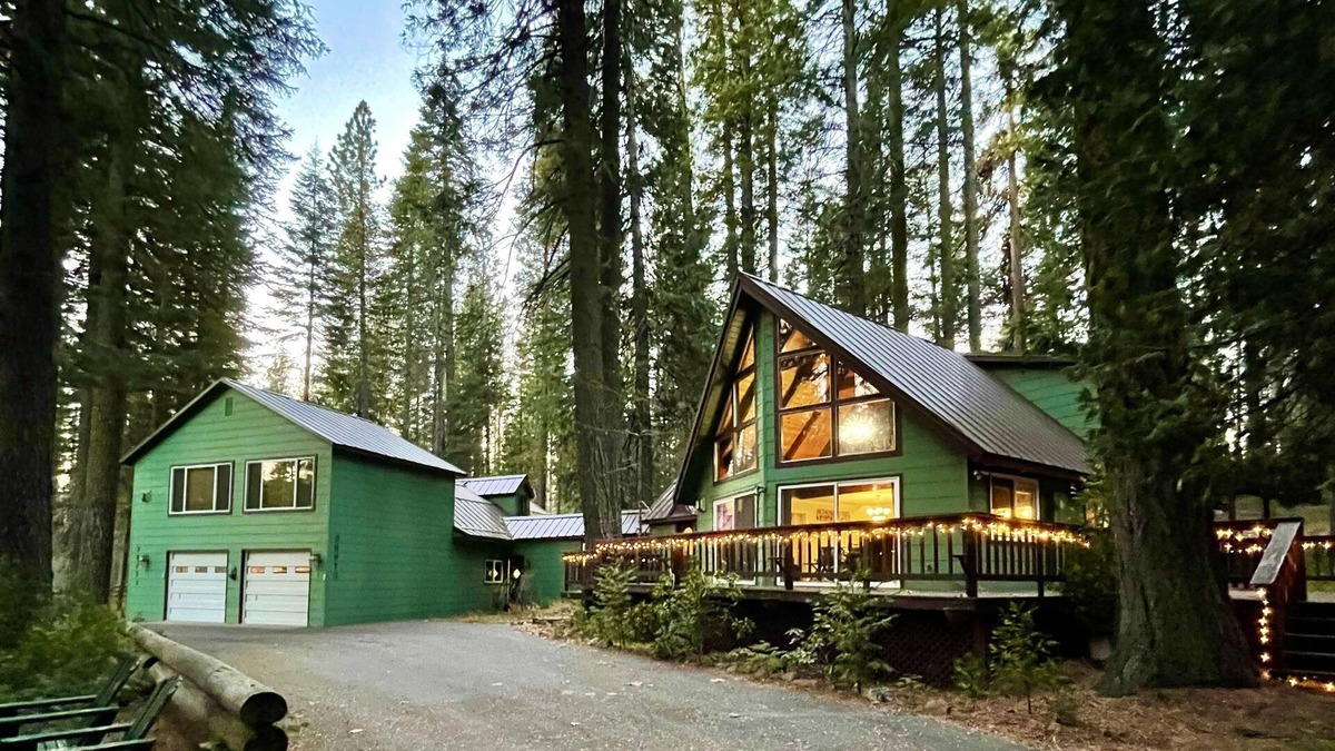 Mineral Ski Chalet | Spacious Alpine Estate + Starlink + EV Charger+ 10 min from Park Entrance