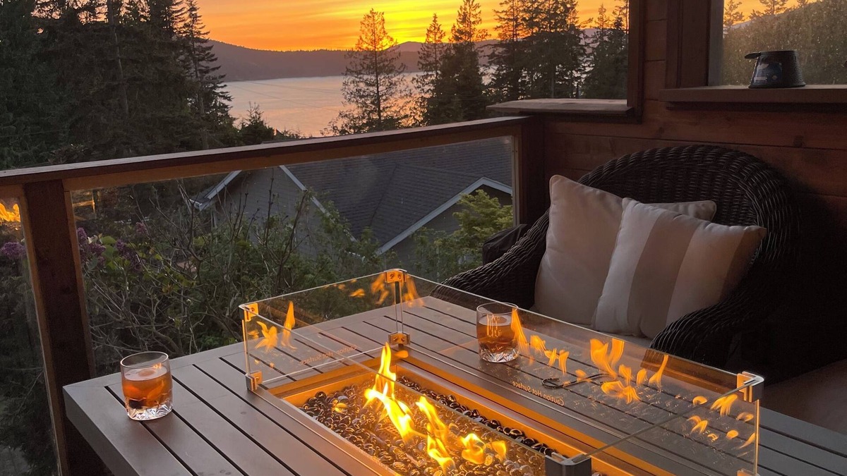Anacortes House | Spacious Anacortes ocean view retreat!