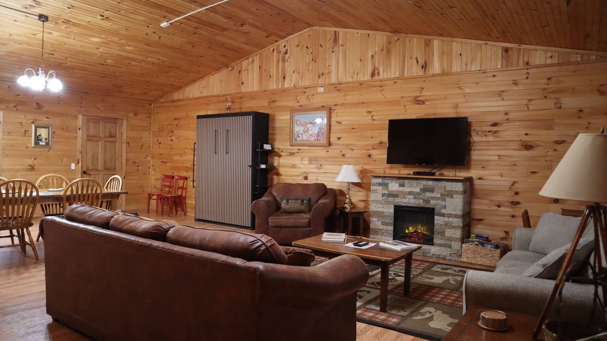 Lynn Garden Cabin | Spacious and Accessible 2 BR Cabin in Duffield, VA near Devil's Bathtub