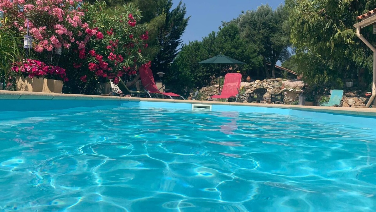 Roquebrun House | Spacious and attractive holiday home with private pool and parking.