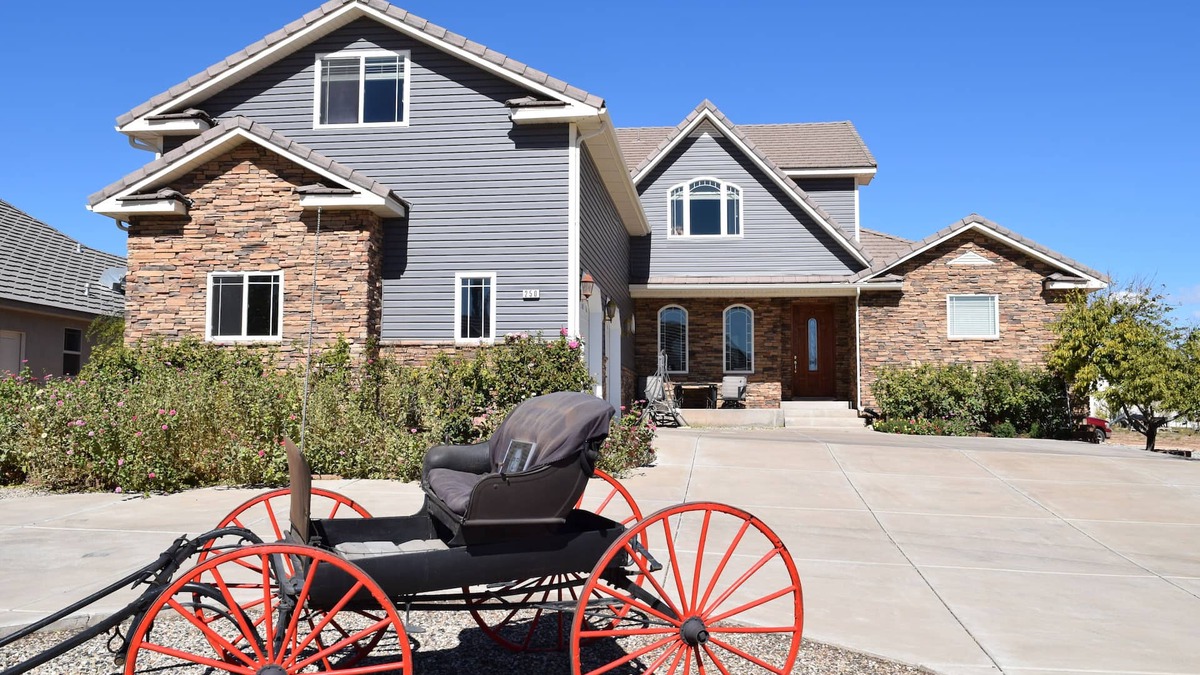 Toquerville House | Spacious and Beautiful Private Room located only 30 minutes from Zion!