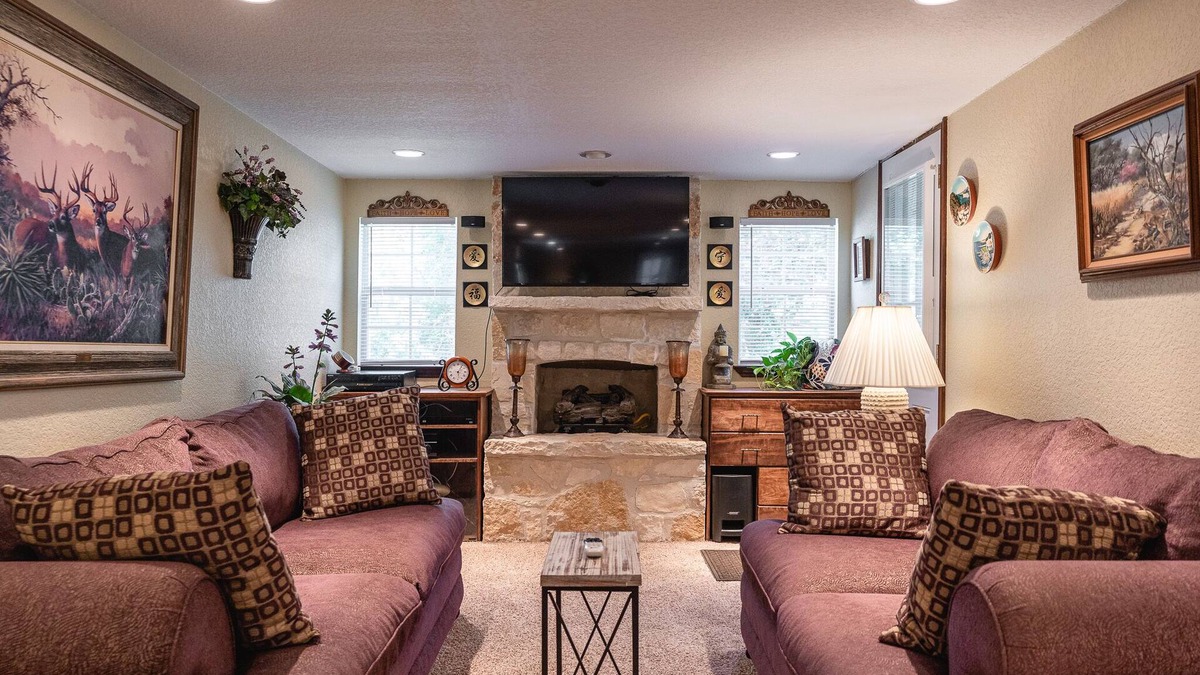 North San Antonio - SAT Apartment | Spacious AND BODACIOUS studio centrally located