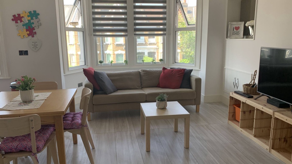 Crouch End Apartment | Spacious and bright modern styling 3 bed flat