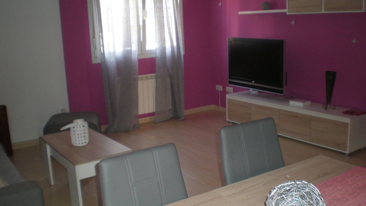 Manzanares Apartment | Spacious and central apartment 45 kilometers from Las Lagunas de Ruidera