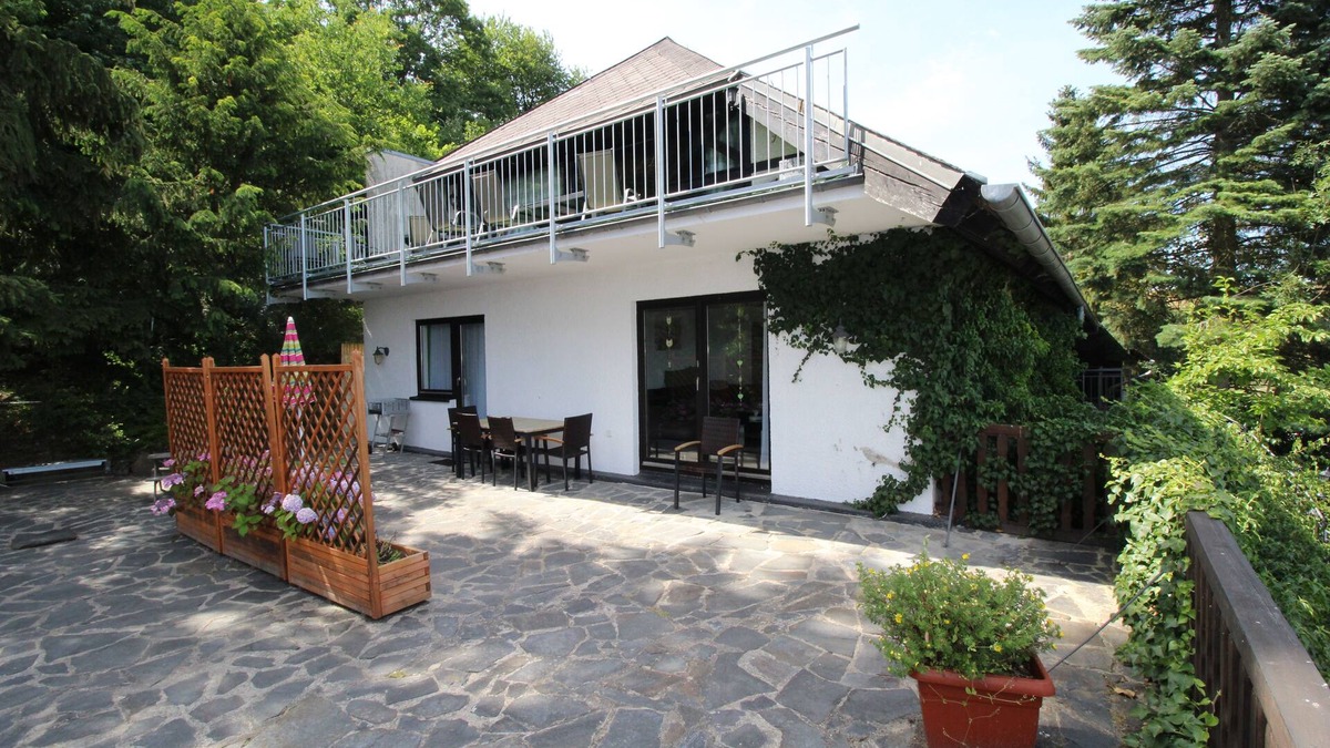 Immerath Apartment | Spacious and comfortably furnished apartment for up to 5 people