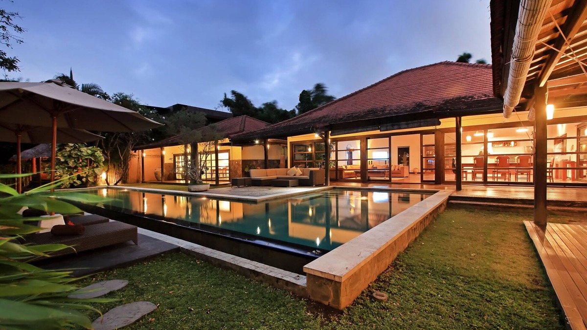 Dyanapura Villa | Spacious and comfortable 4 Bedrooms villa near the beach, great location