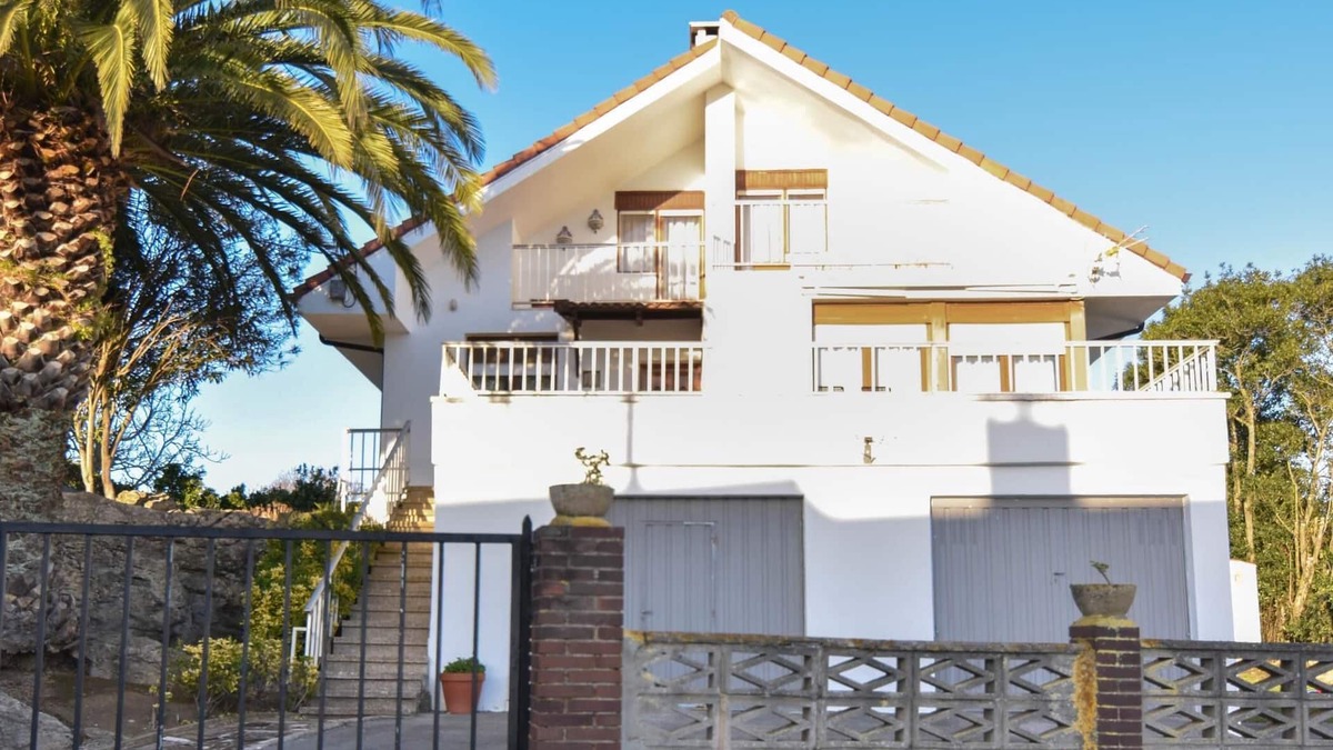 Bareyo Villa | Spacious and comfortable chalet in Ajo with beautiful views
