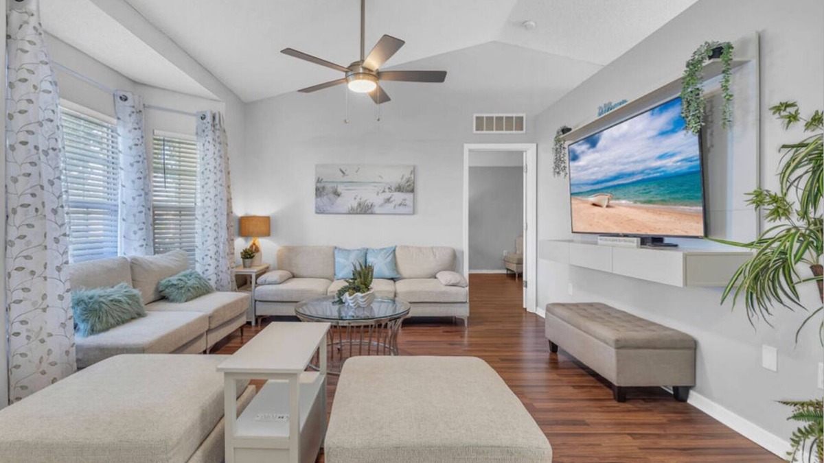 Sandalwood House | Spacious and Comfy 4b/2bath Family friendly and Quiet neighborhood