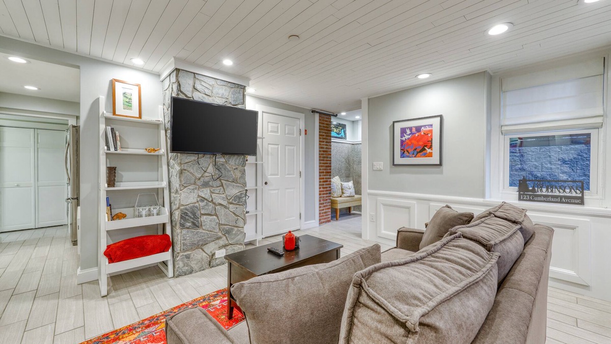 East Bayside Condo | Spacious and Contemporary Condo in the Heart of Portland - Close to Beach