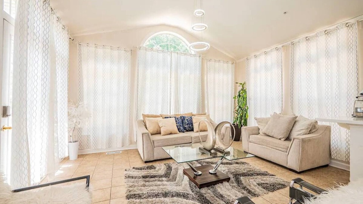 Montpelier House | Spacious and Cozy 8 Bedrooms house w/Gym near D.C