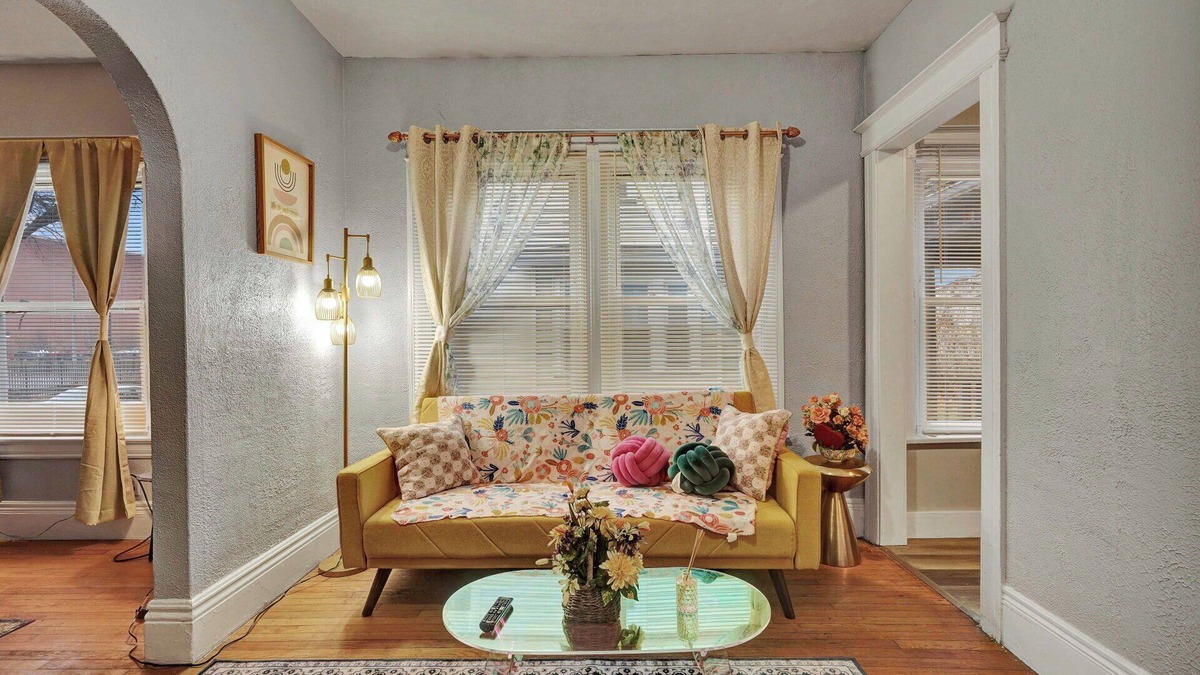 Rochester House | Spacious and cozy home 1 min walk to Kodak Ctr 2bd