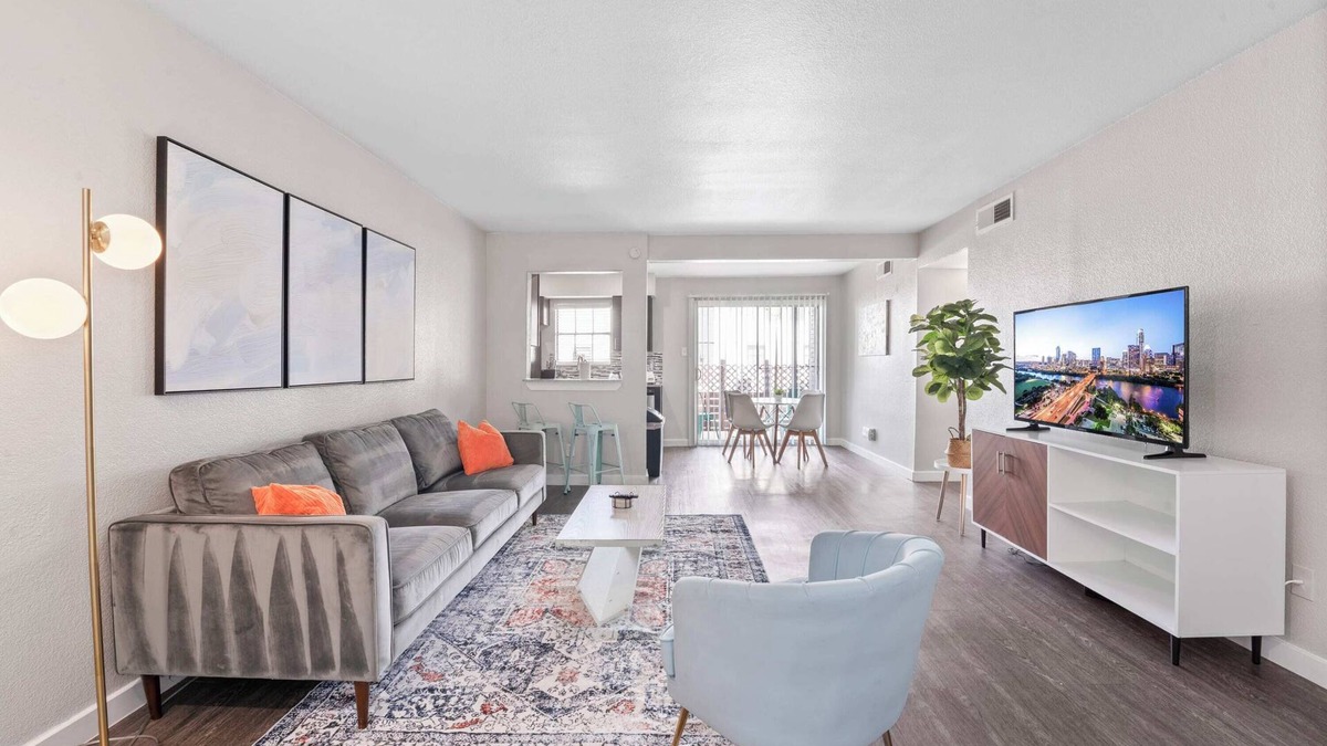 Pleasant Valley Apartment | Spacious and Cozy King Bed 2BR Suite, 5 Min to DT