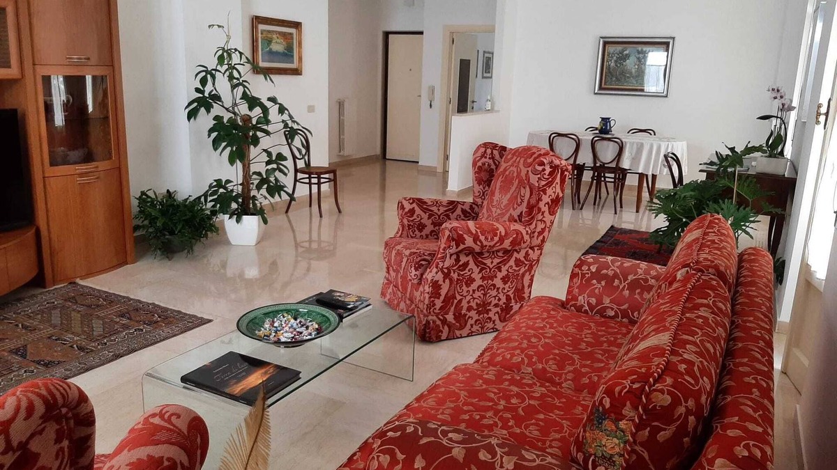Municipio 2 Apartment | Spacious and elegant apartment within walking distance of the Russian Church