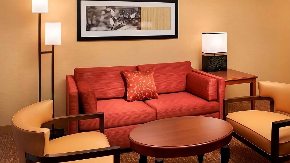 Auburn Hills Hotel | Spacious and Fully-furnished Accommodation! Pets Allowed, Indoor Swimming Pool!