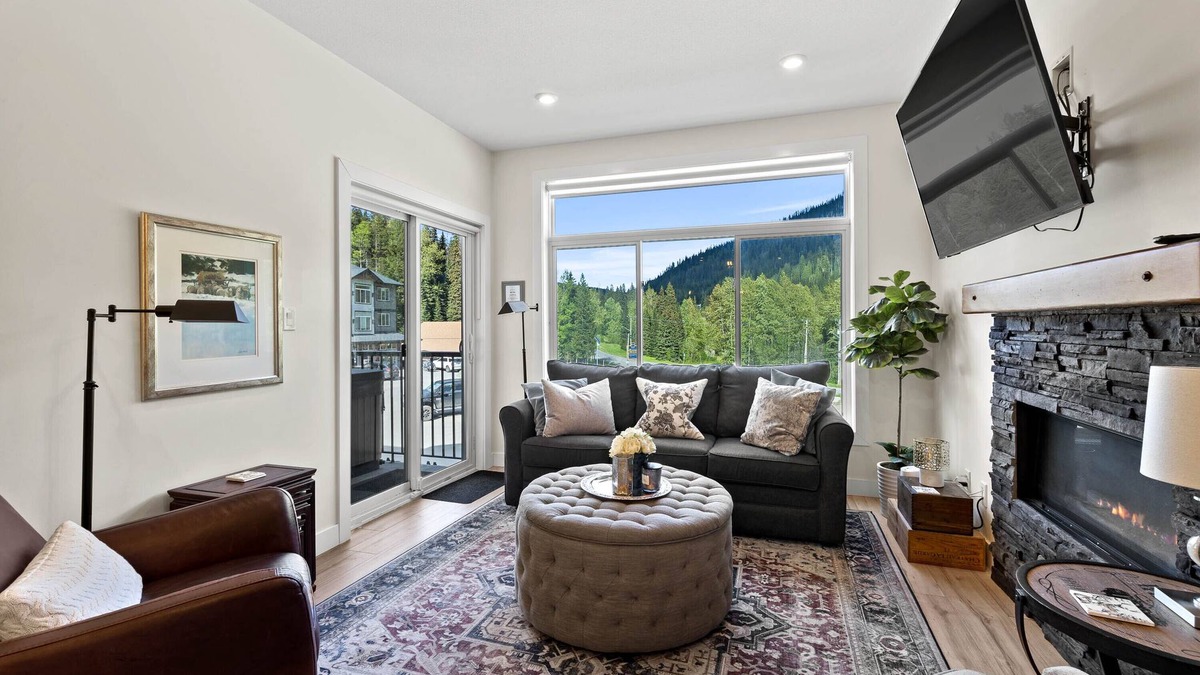 Sun Peaks Condo | Spacious and gracious mountain "home away from home"