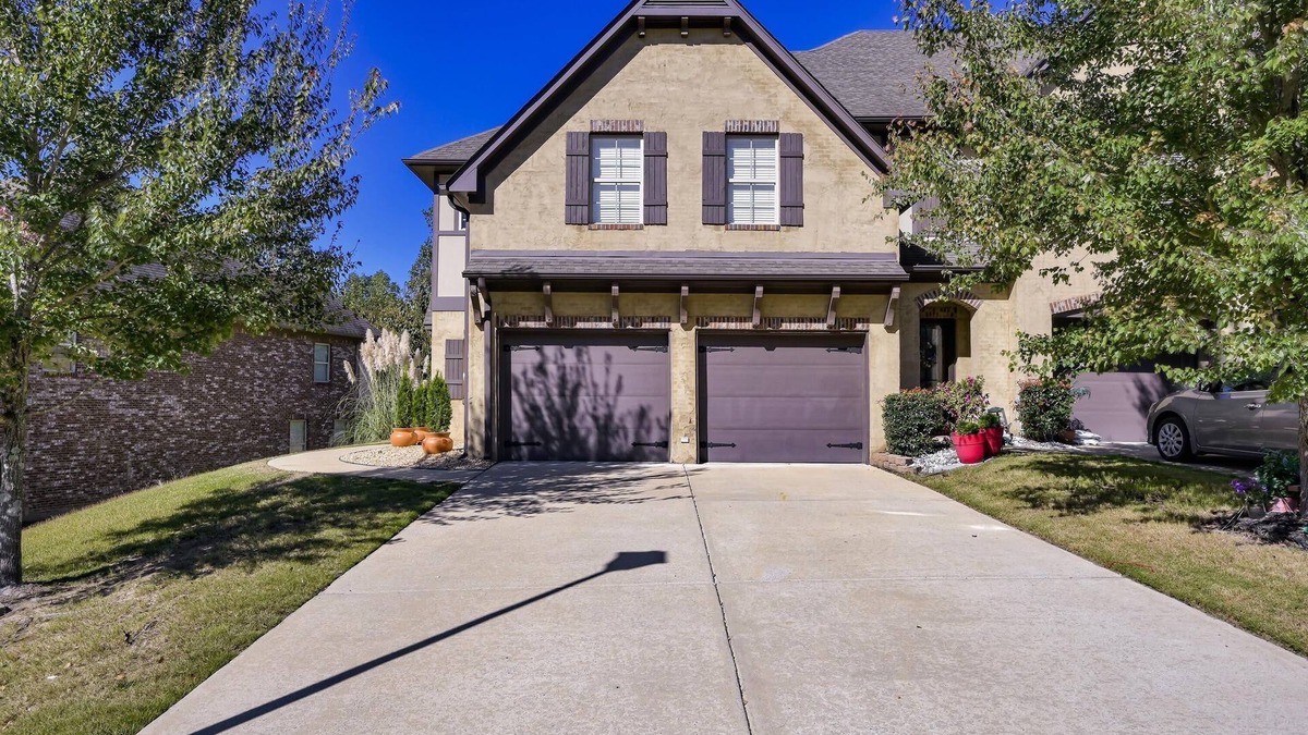 New Castle House | Spacious and Luxurious Townhouse 3B/2.5B in a quiet neighborhood