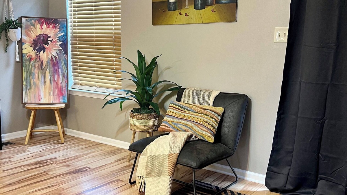 Middletown House | Spacious and luxurious 3 bed/1.5 bath townhome with free parking, sleeps 6