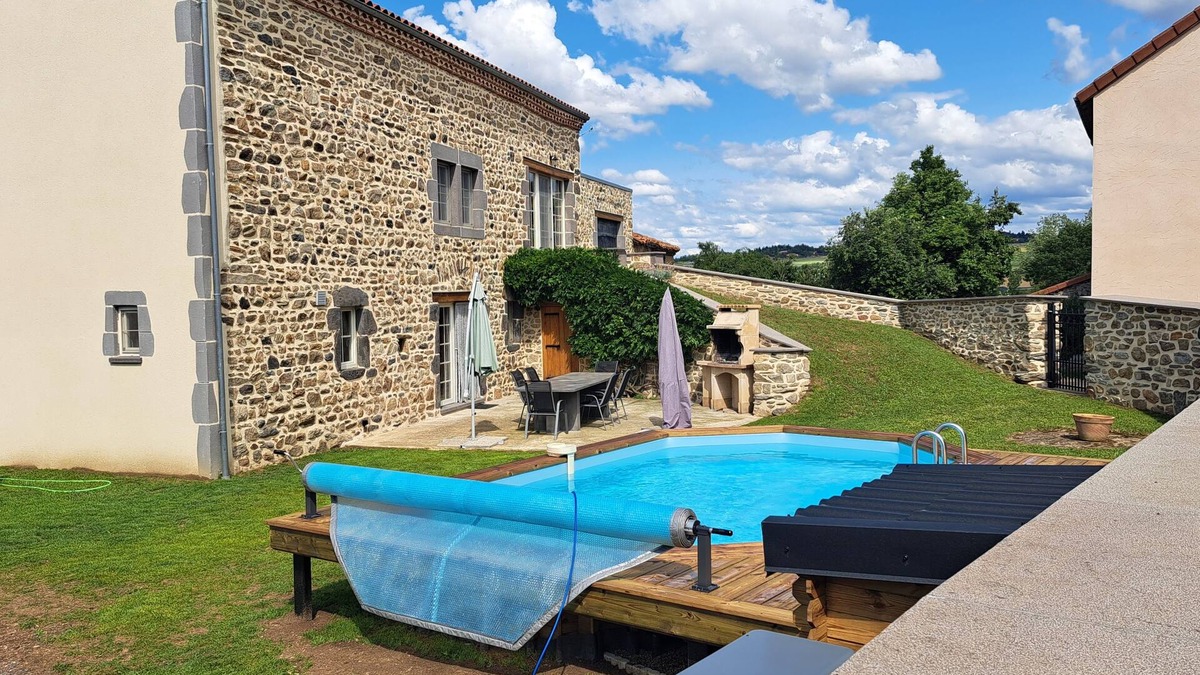 Espalem House | Spacious and luxurious cottage for 12 people in Espalem in Auvergne