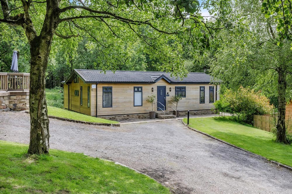 Charlesworth Ski Chalet | Spacious and luxurious lodge.