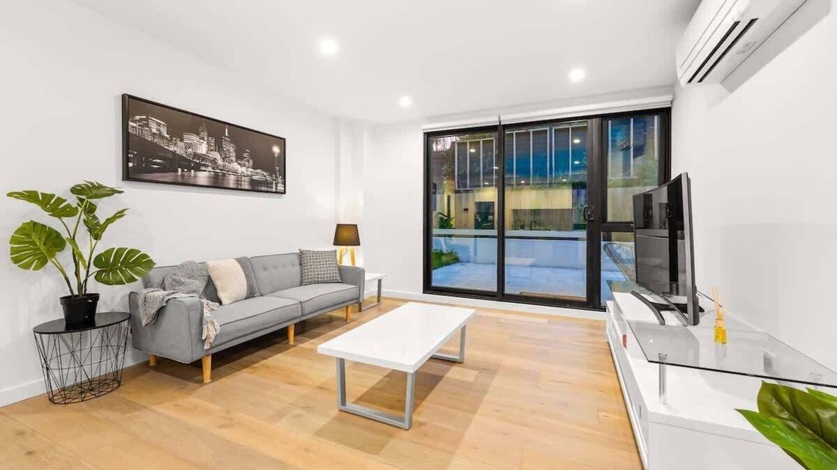 Burwood Apartment | Spacious and Modern 2BR in Prime Location Burwood