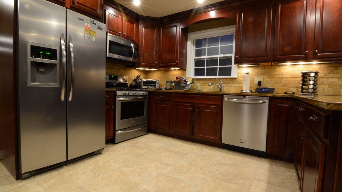 Franklin Square Villa | Spacious and Peaceful 4 Bedroom Home with Mater bath and full basement