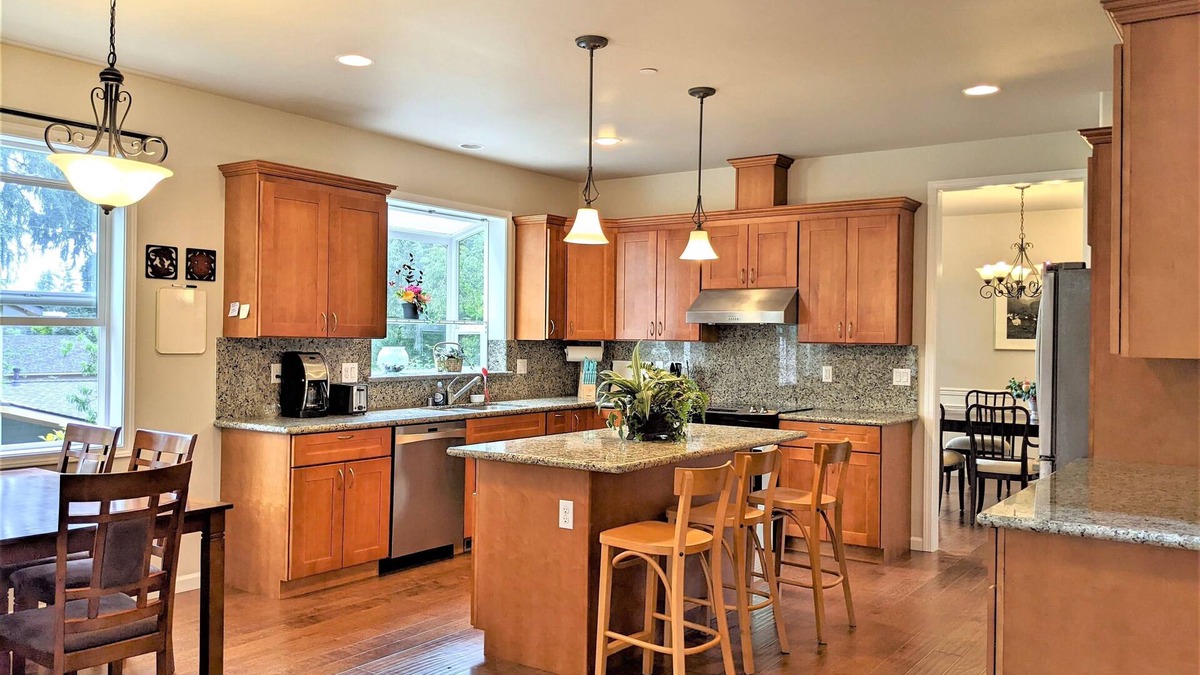Kenmore House | Spacious and quiet 5 bedroom home