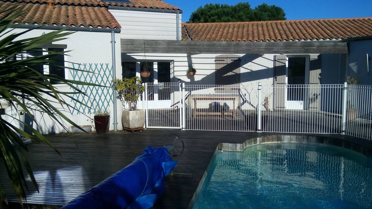 Angoulins House | Spacious and quiet house with heated pool in Angoulins