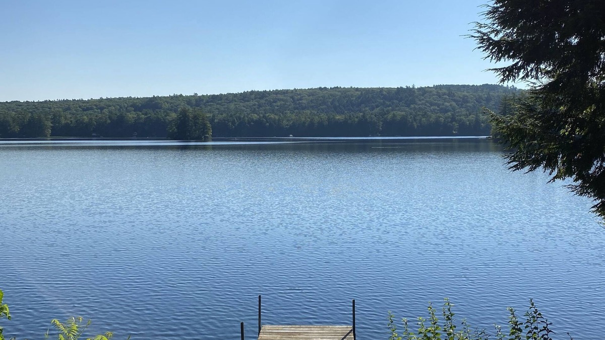 Raymond Cottage | Spacious and Relaxing New England Lakeside Getaway