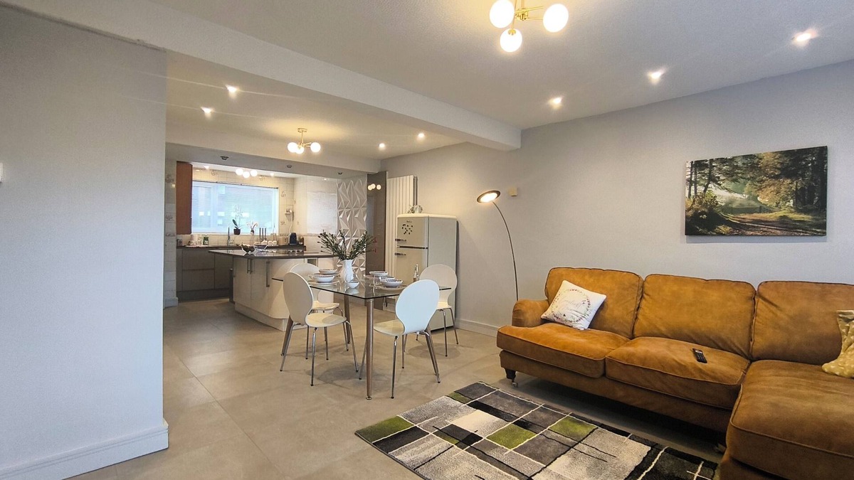 Failsworth House | Spacious and Spotless in a peaceful area 15 mins from Manchester centre.