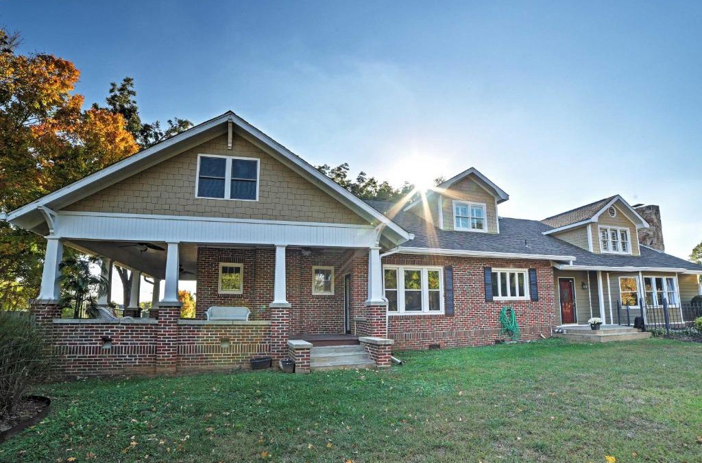 Cleveland House | Spacious and Stunning Cleveland Getaway on 1 Acre