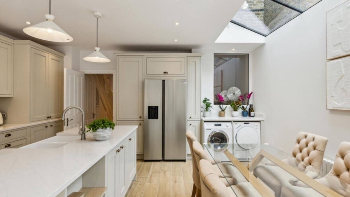 Chiswick Riverside House | Spacious and stylish London house near river and Park free parking