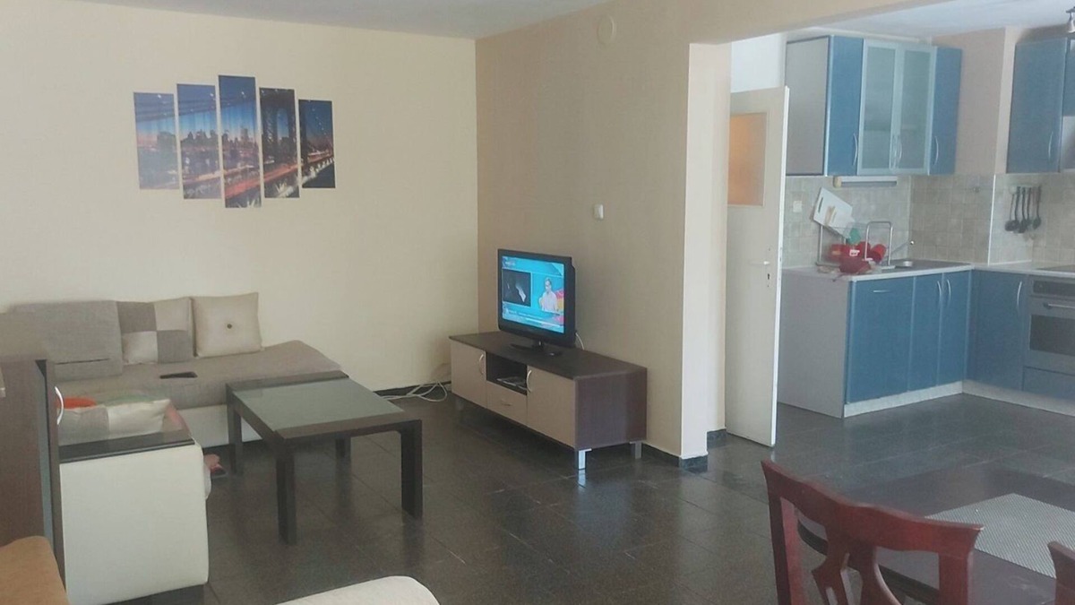 Ruse Center Apartment | Spacious and sunny 6-bedroom apartment with AC ,WiFi in the center of Ruse