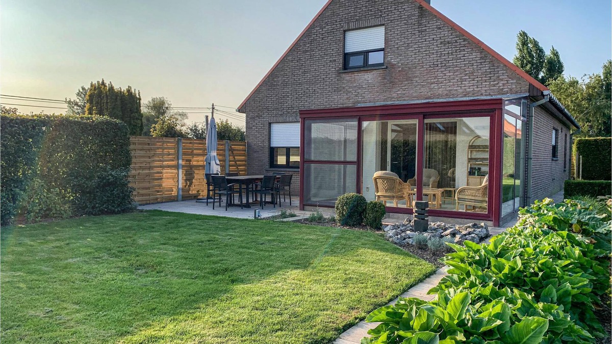 Reninge House | Spacious and very well maintained vacation home in a beautiful location near the city of Ypres.