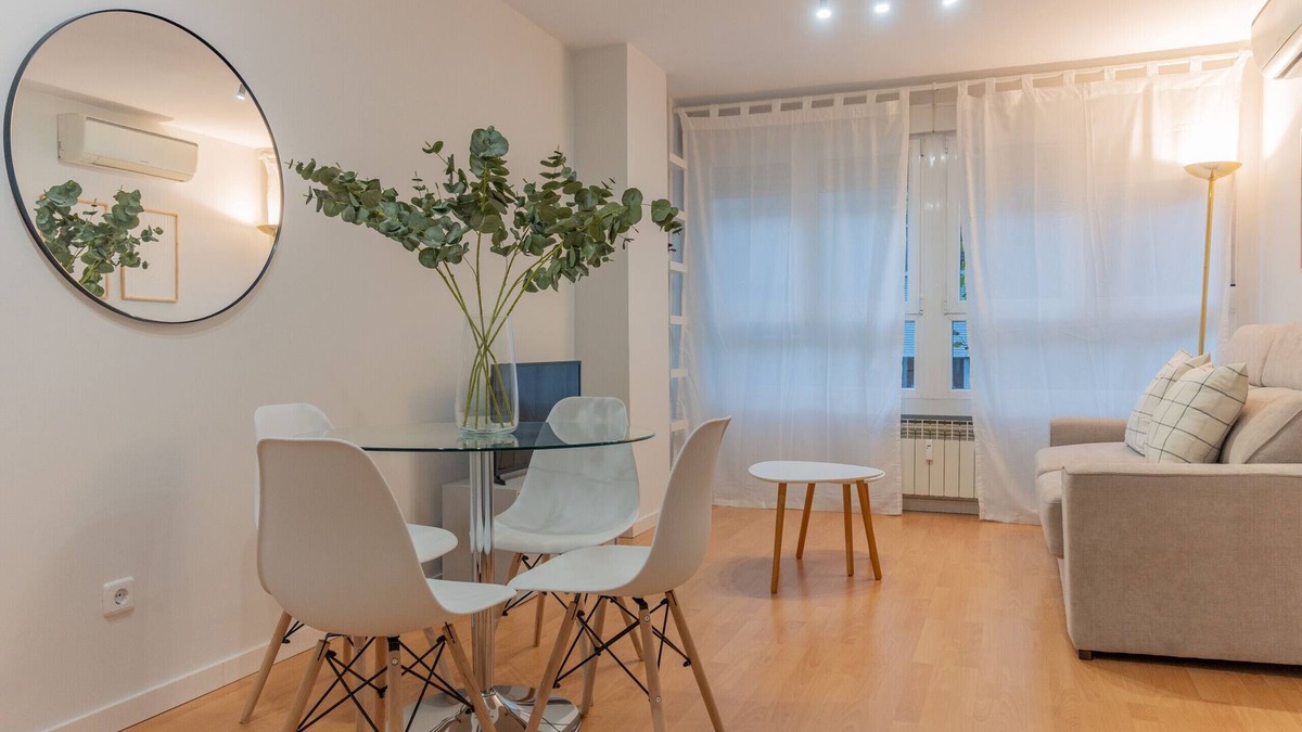 Gaztambide Apartment | Spacious and Warm Apartment in Madrid: Ideal for Your Perfect Stay