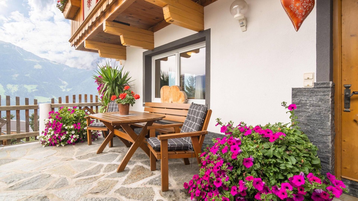 Hippach-Schwendberg Apartment | Spacious apartment close to the ski area