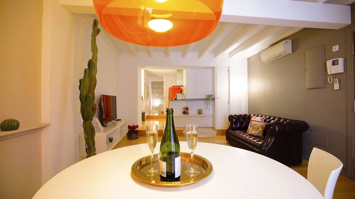 La Llotja-Born Apartment | Spacious Apartment in Palma Old Town, Wifi, Air Conditioning, Fully Equipped