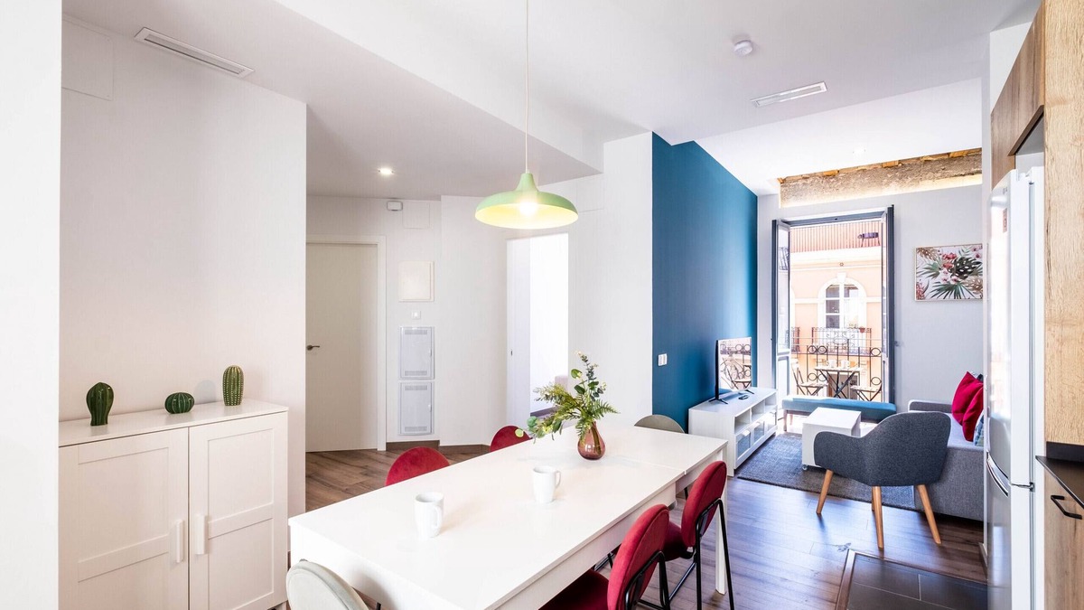 Morvedre Apartment | Spacious Apartment with City View