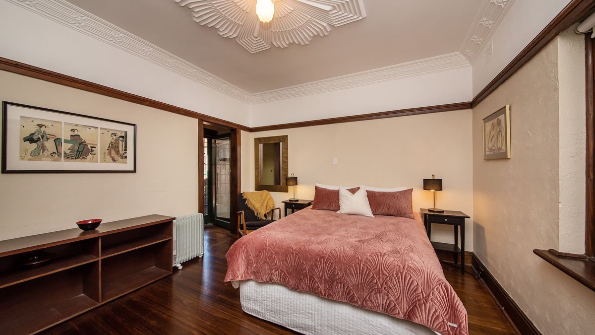 St Kilda West Apartment | Spacious apartment, garden terrace, minutes to beach, pet friendly