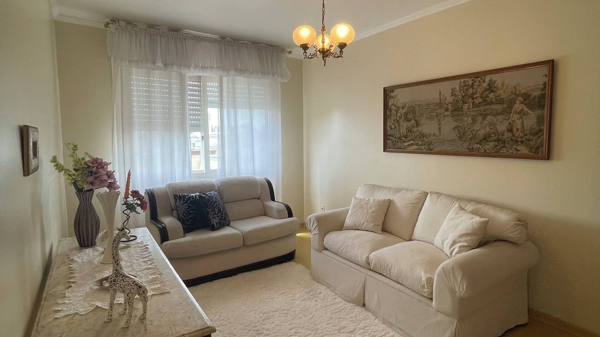 Simoes Lopes Apartment | SPACIOUS APARTMENT WITH GARAGE