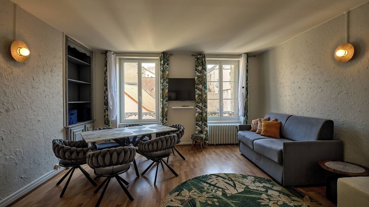 Nevers Apartment | Spacious apartment 100m² + parking downtown