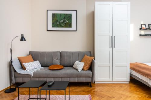 Stare Miasto Apartment | Spacious Apartment Around The Food Market - 5' to the Market Square - by Upstairs