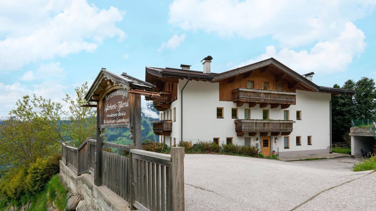 Gattererberg Apartment | Spacious apartment in Stummerberg with terrace